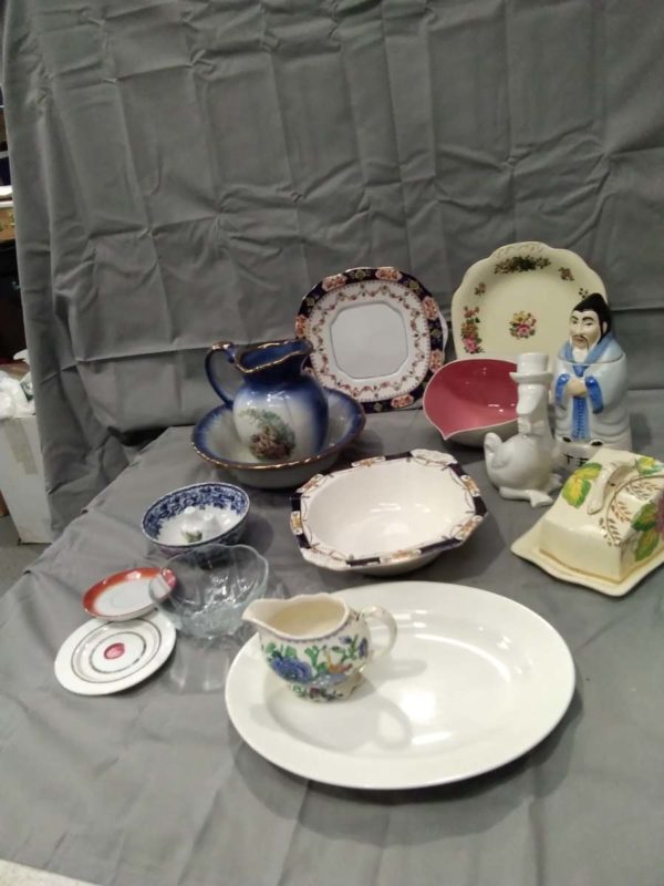 lot 348 selection of China, price of Kensington tea jar, Wedgewood plate