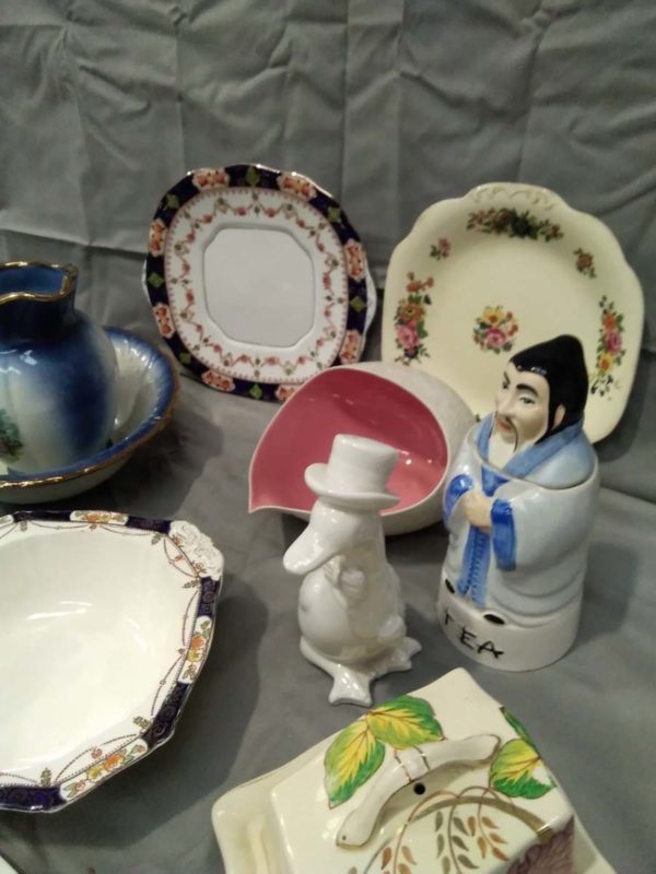 lot 348 selection of China, price of Kensington tea jar, Wedgewood plate - Image 7