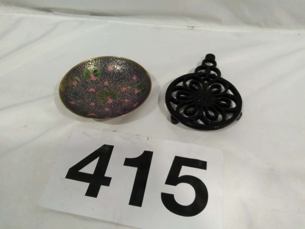 lot 415 decorative metal bowl & a trivet - Image 6