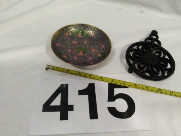 lot 415 decorative metal bowl & a trivet - Image 3