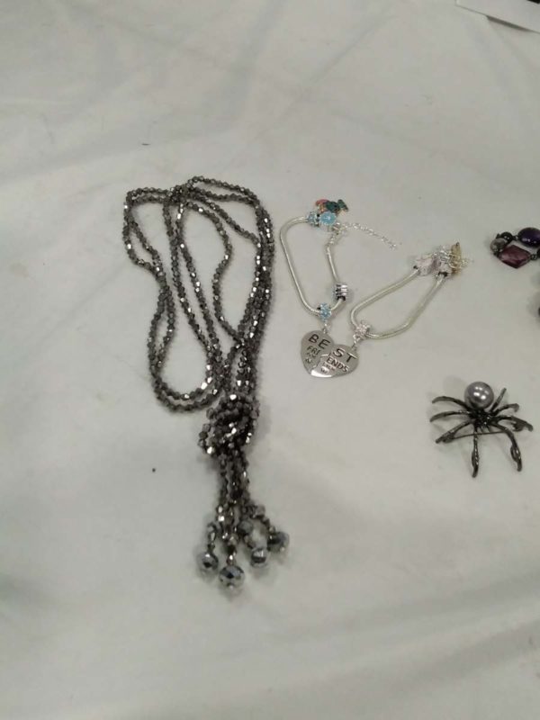 lot 418 jewellery stand with costume jewellery spider brooch/pendant etc - Image 3