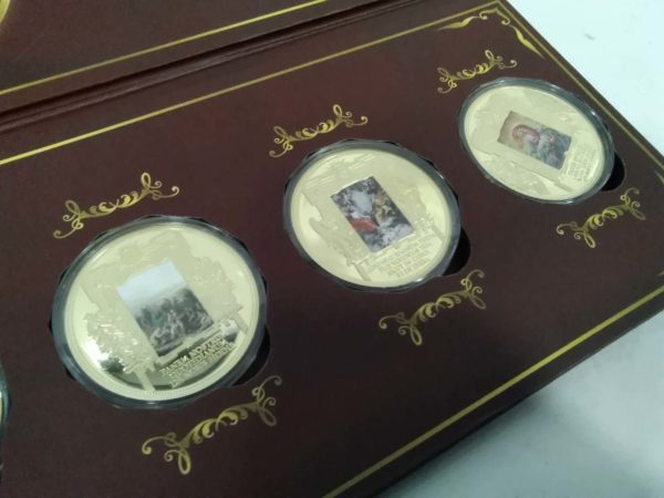 lot 431 The Lord’s Prayer coin set - Image 4