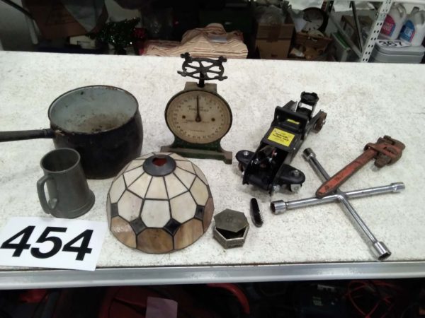 lot 454 car jack & tools, glass lamp shade, old metal saucepan etc