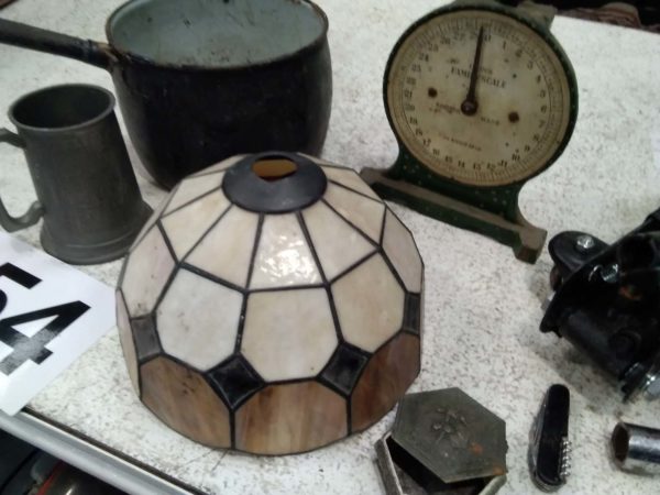 lot 454 car jack & tools, glass lamp shade, old metal saucepan etc - Image 6