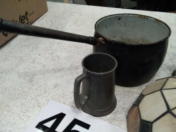 lot 454 car jack & tools, glass lamp shade, old metal saucepan etc - Image 3