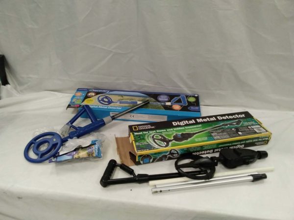 lot 455 2 child’s metal detectors - Image 2