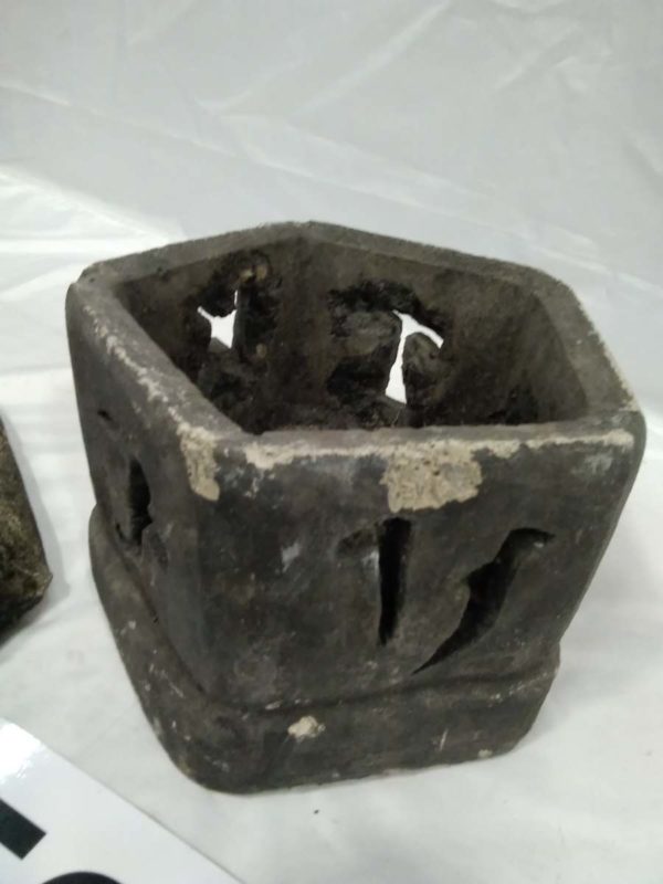 lot 529 hexagonal garden ornament with lid ( for candle ?) - Image 2