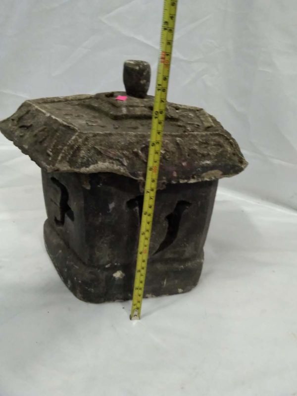 lot 529 hexagonal garden ornament with lid ( for candle ?) - Image 3