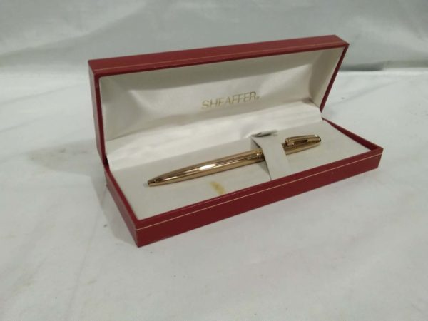 lot 543 cased Sheaffer gold plated pen