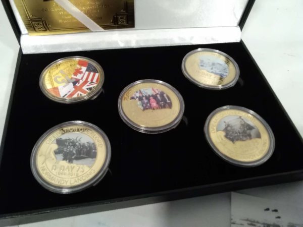 lot 549 cased D-Day 75th Anniversary Gold plated coin set - Image 7