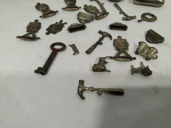 lot 556 curio’s, pocket watch , purse etc - Image 2