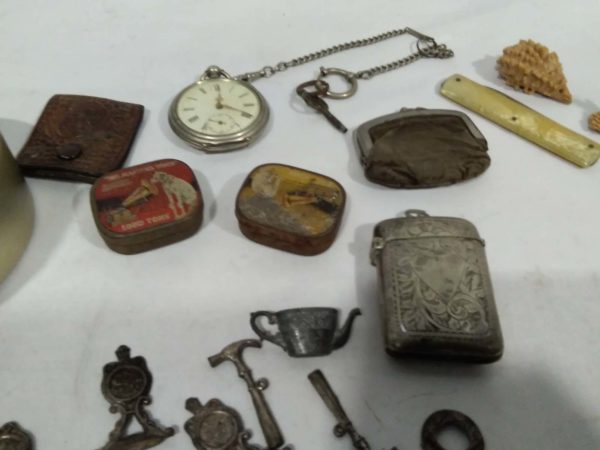 lot 556 curio’s, pocket watch , purse etc - Image 3