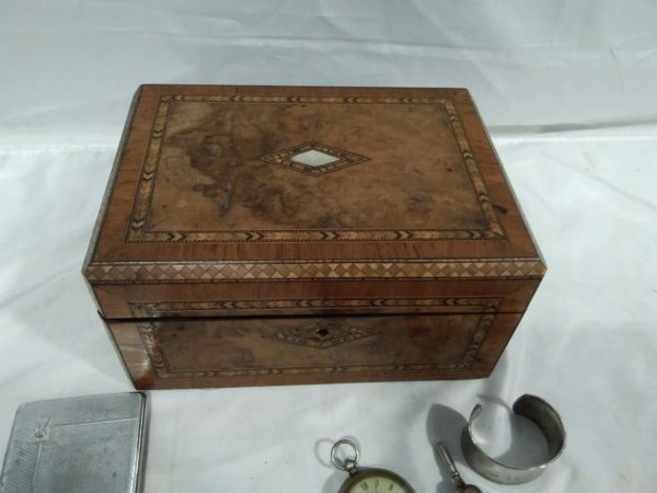 lot 560 Antique Tunbridge ware work box containing Curios - Image 2