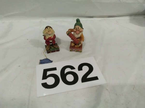 lot 562 2 of the  Disney Enesco 7 dwarf figures - Image 5