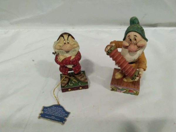 lot 562 2 of the  Disney Enesco 7 dwarf figures