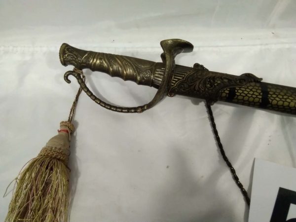 lot 566 reproduction short sword with metal scabbard - Image 2