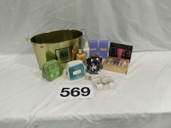 lot 569 large AU Ice bucket containt ladies gift sets