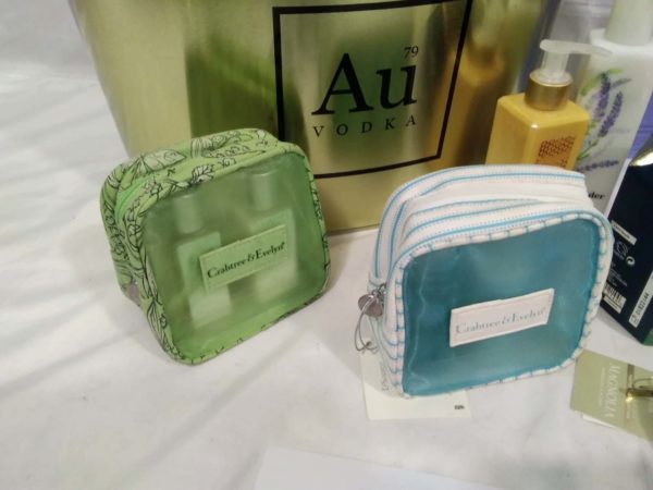 lot 569 large AU Ice bucket containt ladies gift sets - Image 2