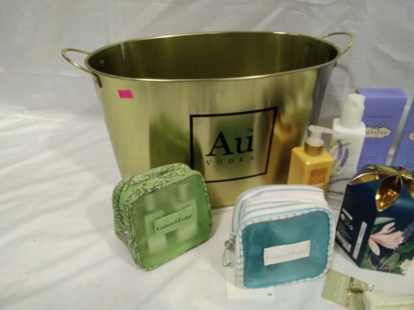 lot 569 large AU Ice bucket containt ladies gift sets - Image 5