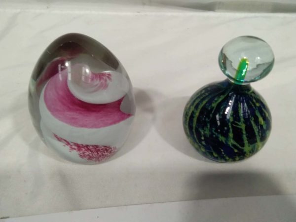 lot 571 2x glass paperweights – Caithness & Mdina - Image 2