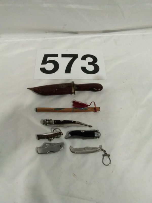 lot 573 collection of 7 pen & other knives