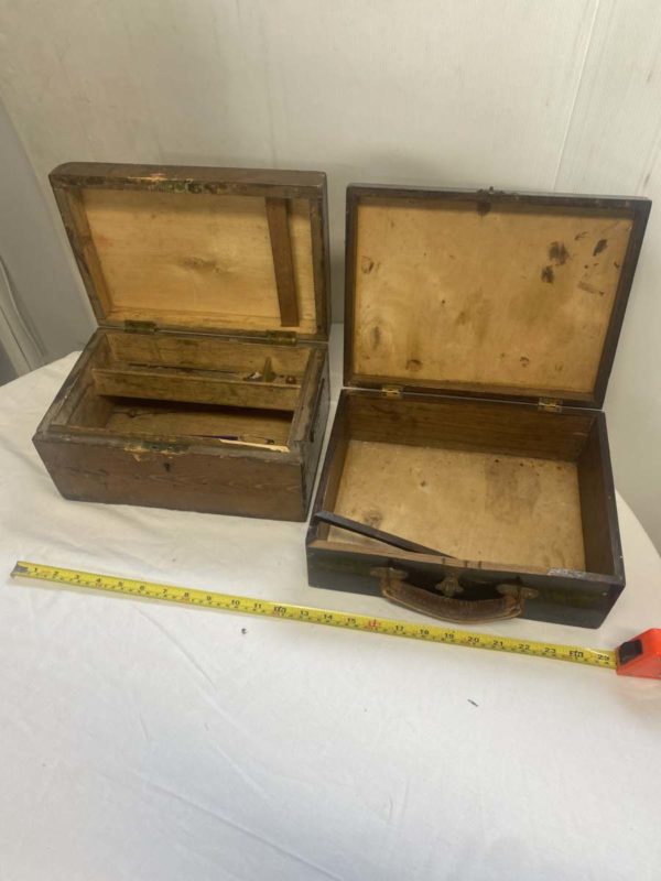 DD2095-TWO VINTAGE WOOD BOXES - Image 2