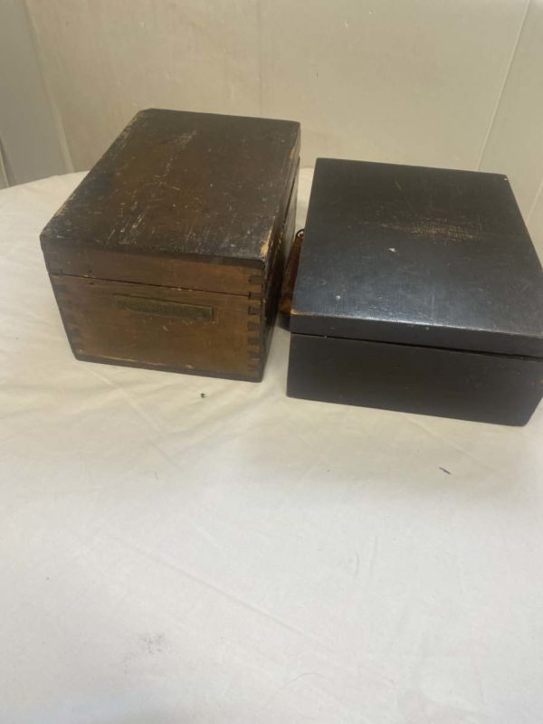 DD2095-TWO VINTAGE WOOD BOXES - Image 3