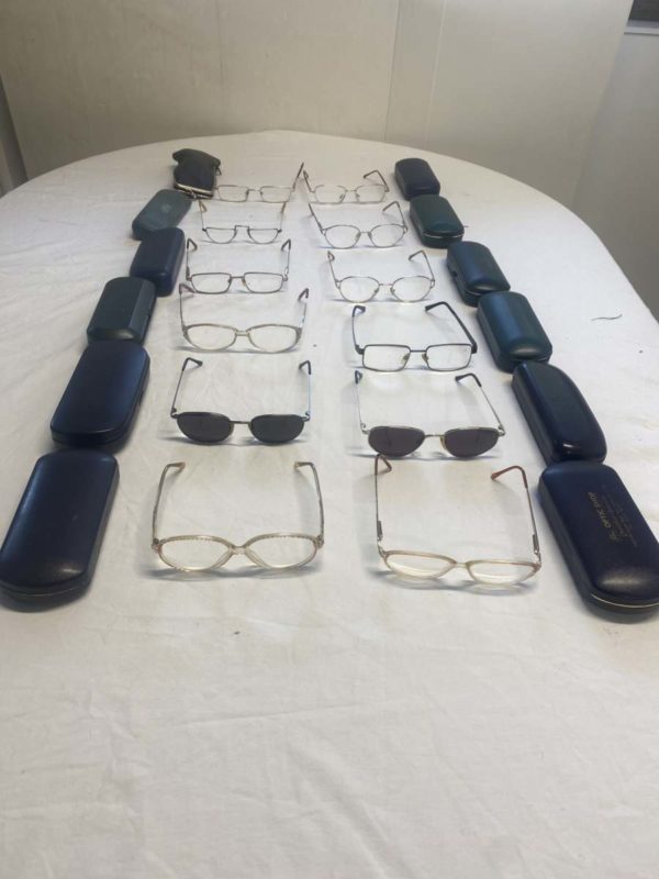 DD2096-LARGE LOT OF READING GLASSES