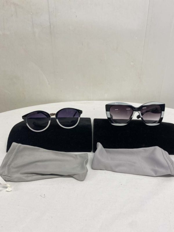 LOT 1003 – TWO PAIRS OF SUN GLASSES BOTH NEW LOOK WITH CASES